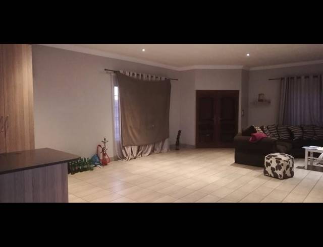 3 BEDROOM HOUSE FOR SALE IN HEUWELOORD